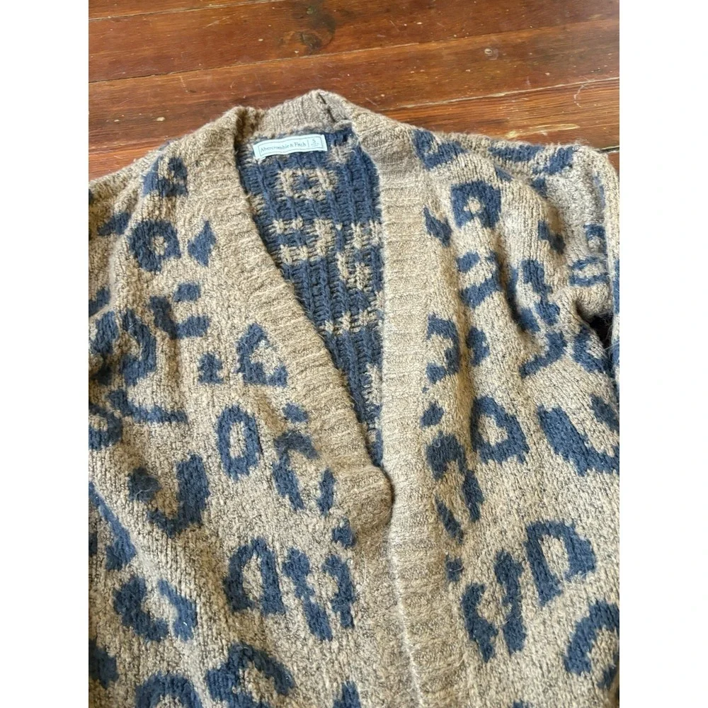 Abercrombie & Fitch Cardigan Womens Small Sweater Jaguar Print - Picture 2 of 6